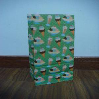 Gift paper bag 002
